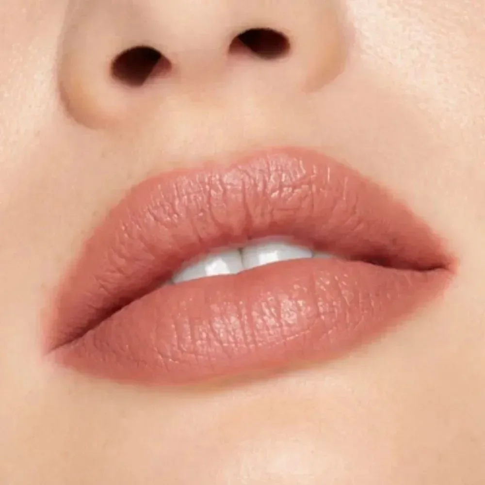 Kylie Cosmetics Crème Lipstick – Shade 613 “If Looks Could Kill” Nude Brown